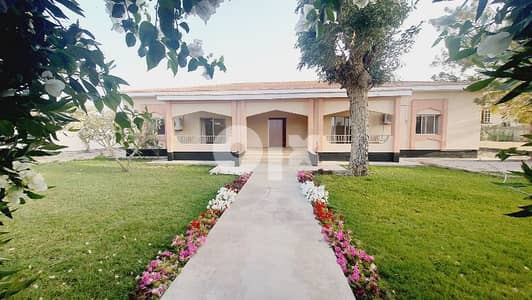 single storey 4 bedroom villa with private garden