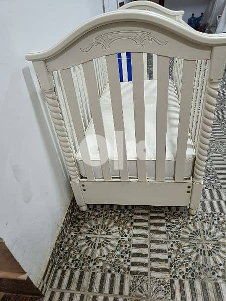 A crib in excellent condition 1