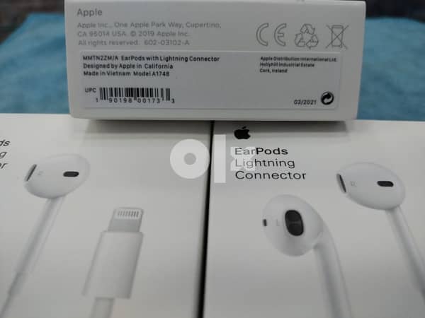 Genuine Official Apple EarPods Lightning Connector A1748 Headphone  MMTN2ZM/A