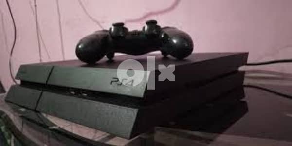 Playstation 4 مستخدم بحالة ممتازه in excellent condition