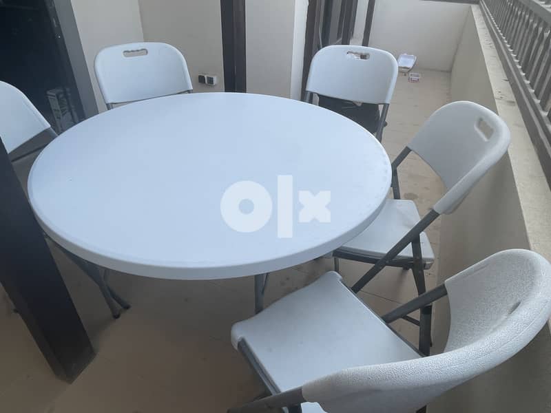 Outdoor table and chairs from Manazil Al Bahrain 0