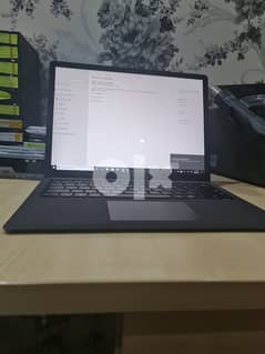 Microsoft Surface Laptop Core i7- 8th generation 16Gb  512GB SSD 0
