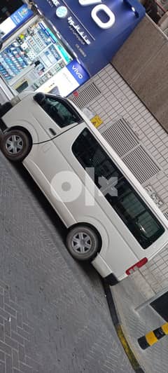Toyota minibus 0