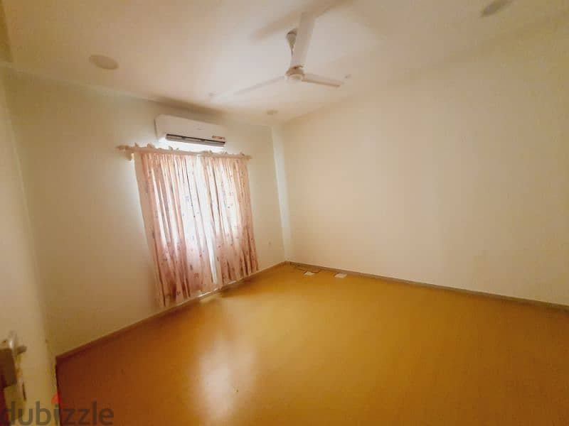 spacious 3 bedroom apartment with balcony 0