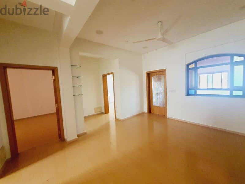 spacious 3 bedroom apartment with balcony 4