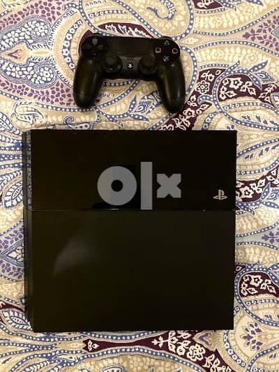 Playstation 4 مستخدم بحالة ممتازه in excellent condition