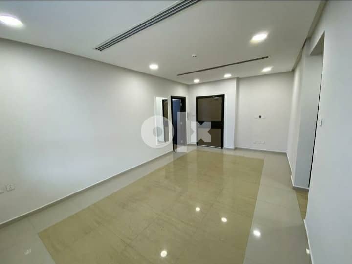 MSpacious Three bedrooms flat semi furnished  like brand new apartment 1