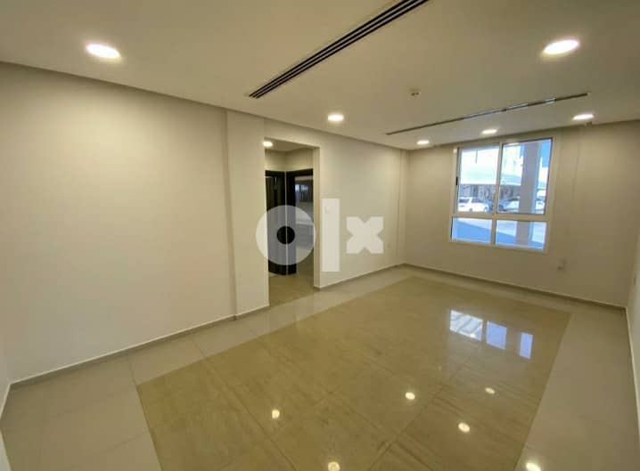 MSpacious Three bedrooms flat semi furnished  like brand new apartment 4