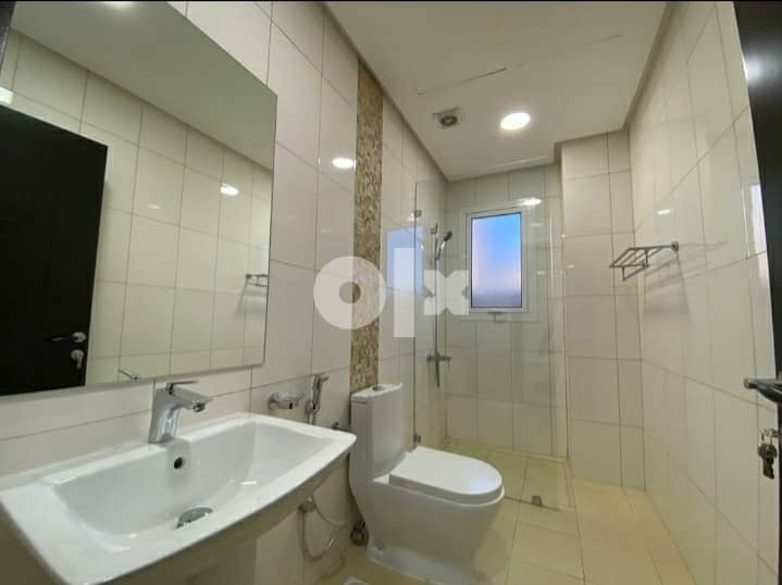 MSpacious Three bedrooms flat semi furnished  like brand new apartment 6