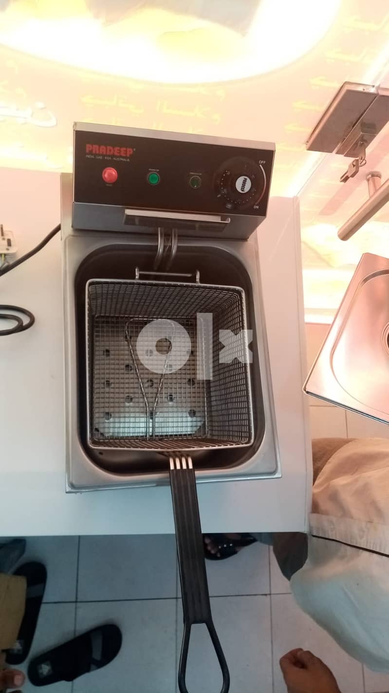Electric fryer almost new 1 month use 2