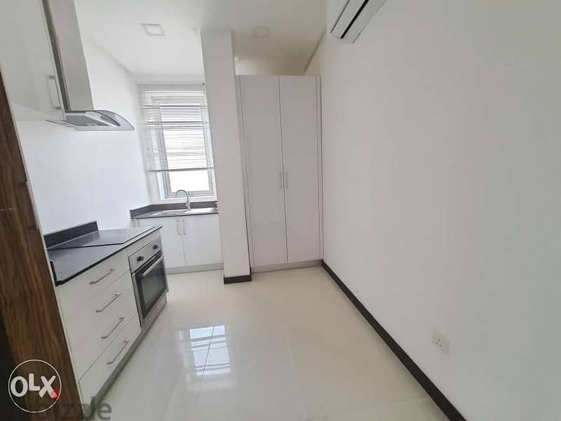 Modern fully furnished apartment with large balcony 4