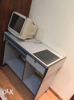 Computer table with screen 0
