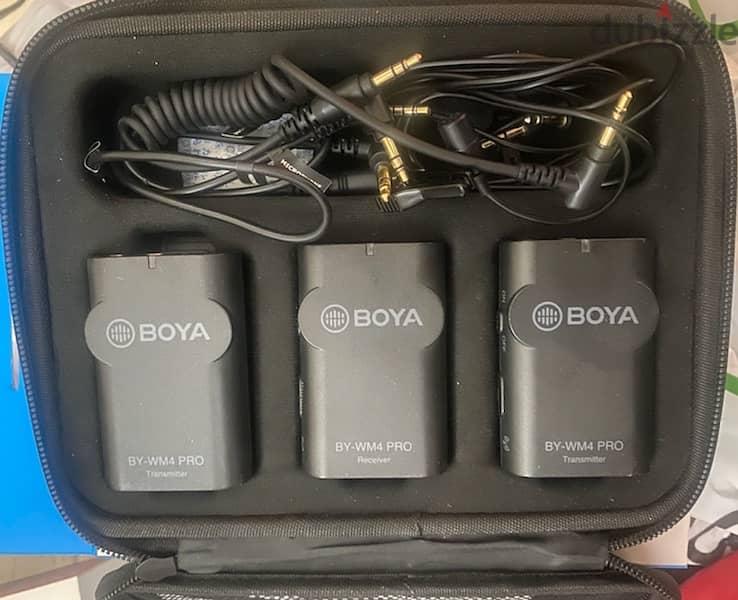 BOYA wireless microphone set with receiver 1