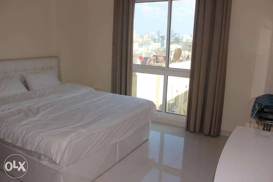 Nice 2 Bed w Balcony, Pool, Gym 3