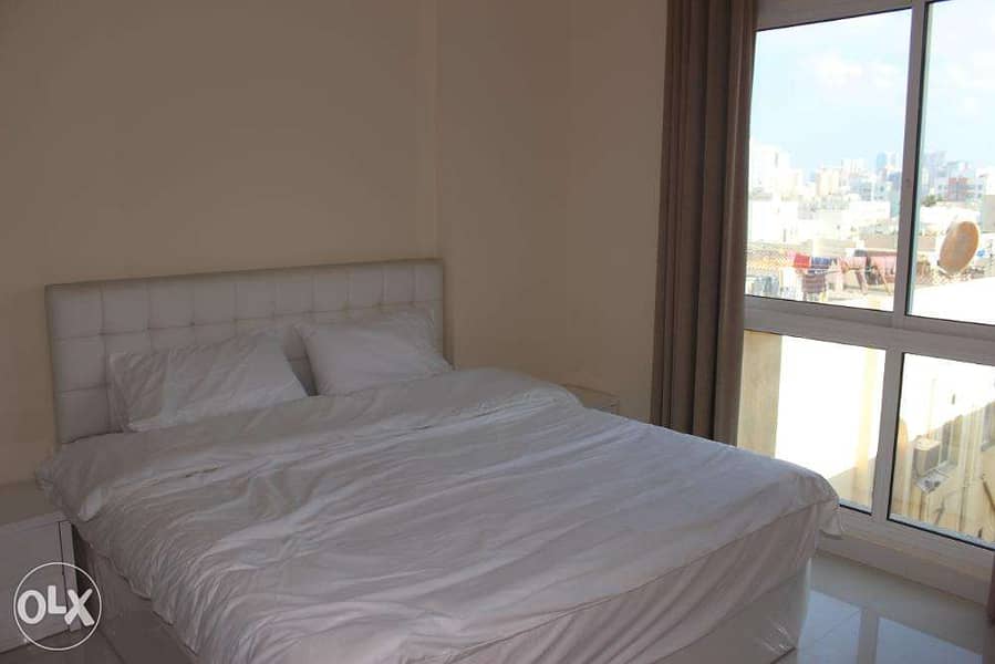 Nice 2 Bed w Balcony, Pool, Gym 4