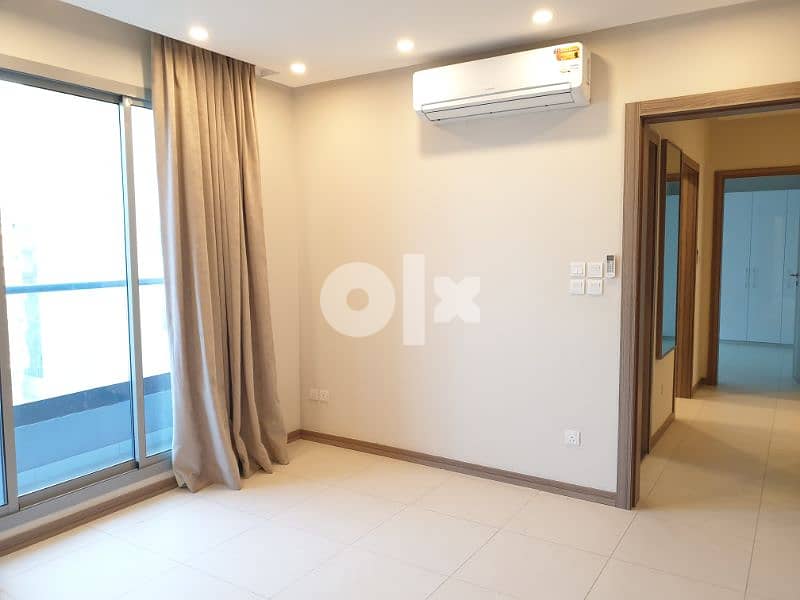 modern 2 bedroom flat semi Furnished in Hidd mob. (33180618) 10