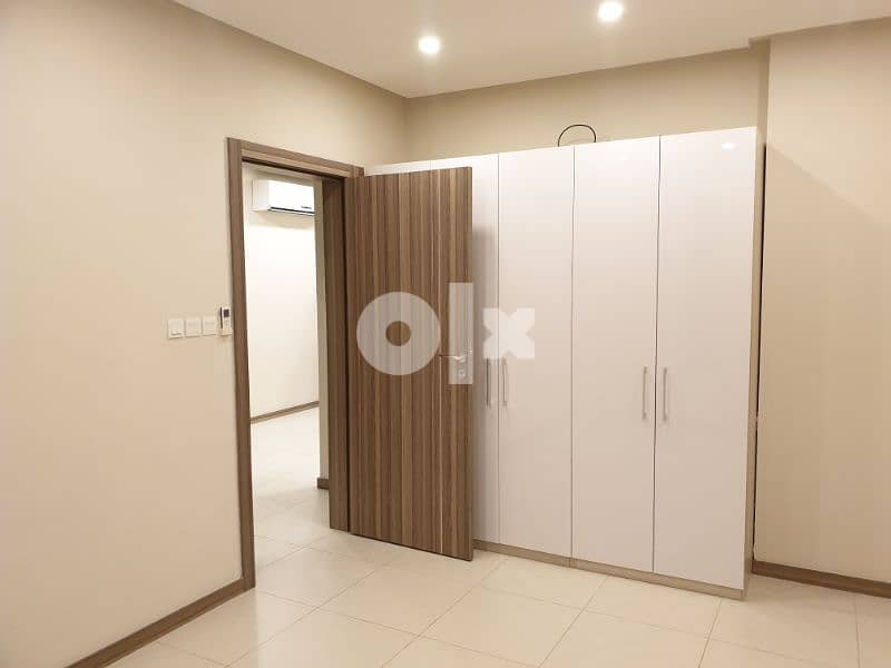 modern 2 bedroom flat semi Furnished in Hidd mob. (33180618) 12