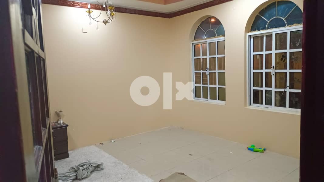 For rent 3 bedroom flat in Isa Town 0