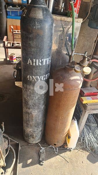 oxygen and acetylene cylinders 0