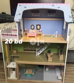 Wooden Doll House 0