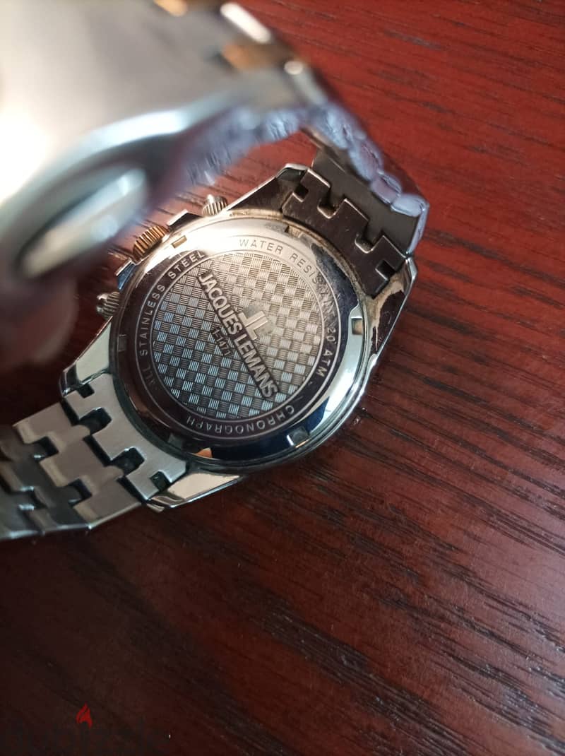 Watch for sale in very good condition 4