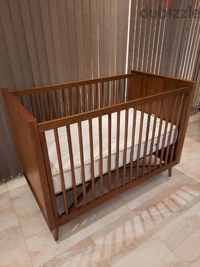 Pottery Barn Crib like NEW for sale