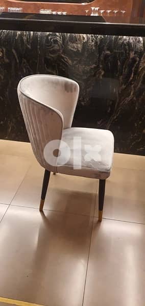 new chairs available 80 pieces كراسي 1