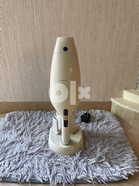 philips small  vacuum 1