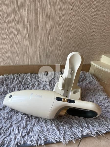 philips small  vacuum 2