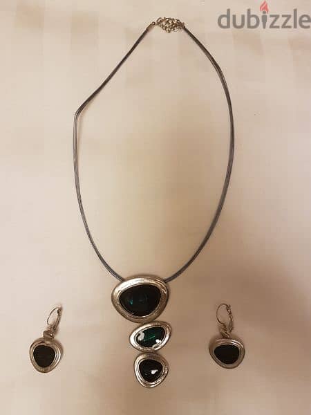 Necklace with earrings set, each set BD 4 0