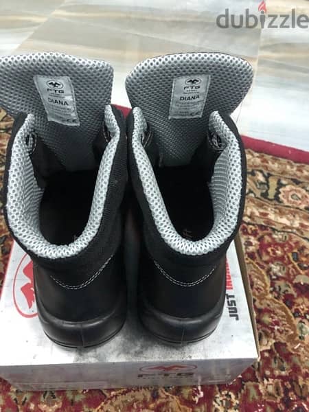 Brand new safety boots Size - 42. 2
