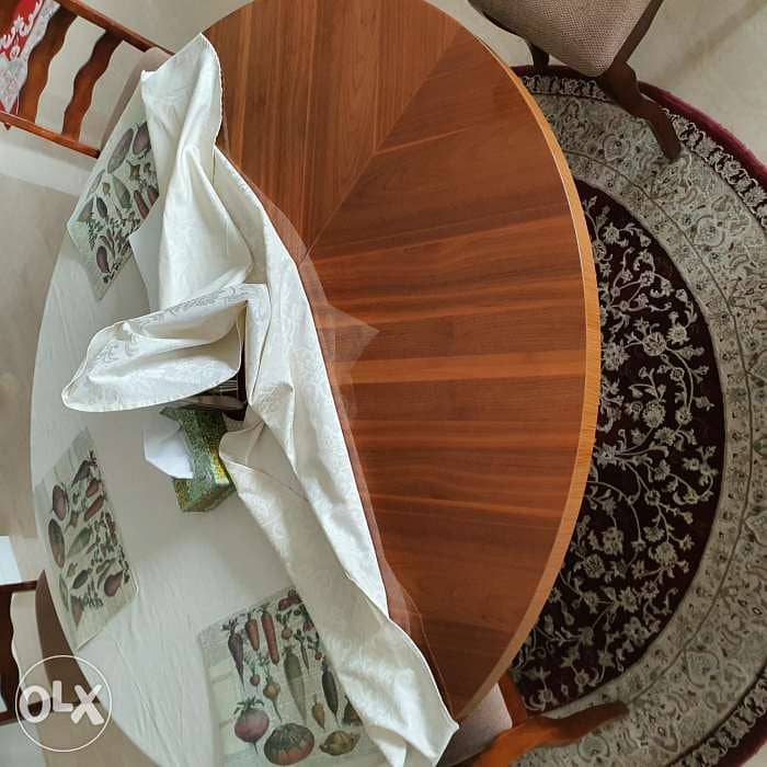 Round wooden dining table (without chairs) 2