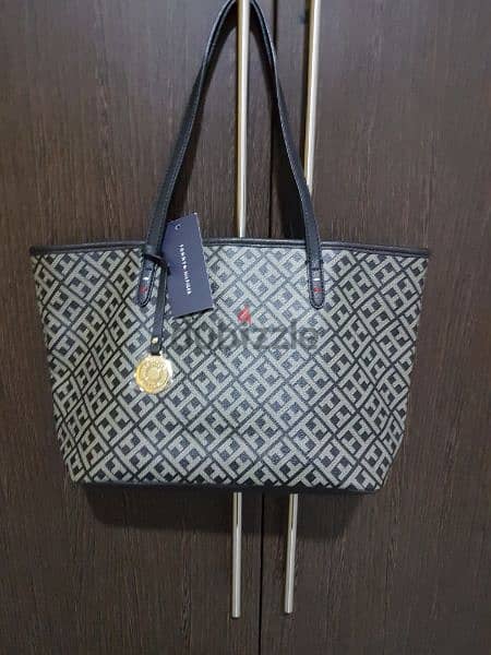 Tommy Hilfiger bag new and original with tag 2