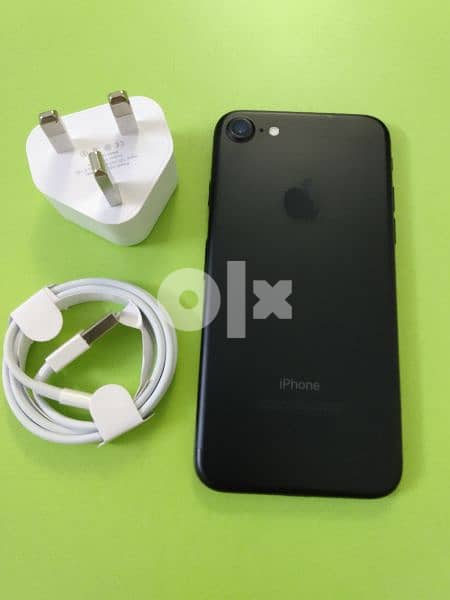 iphone 7 black color 128 gb like newايفون ٧ اسود ١٢٨ جيجا 2