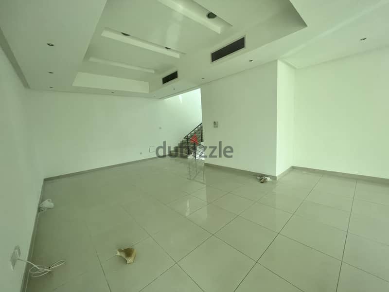 Modern / Bright Villa With Pvt Pool Close to Bsb 8