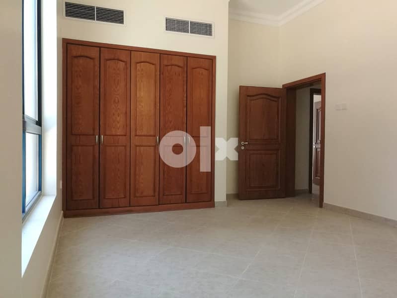 Office l Semi-Fitted l Bright l Spacious 5