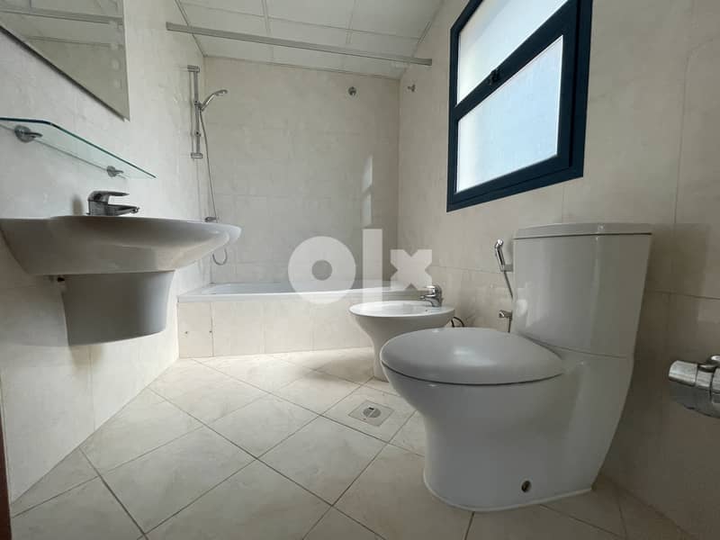 Office l Semi-Fitted l Bright l Spacious 12