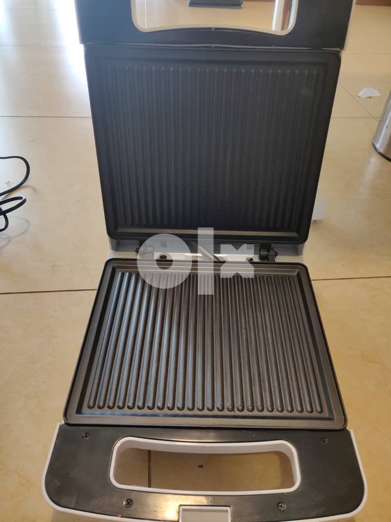 Geepas electric grill and sandwich maker 1