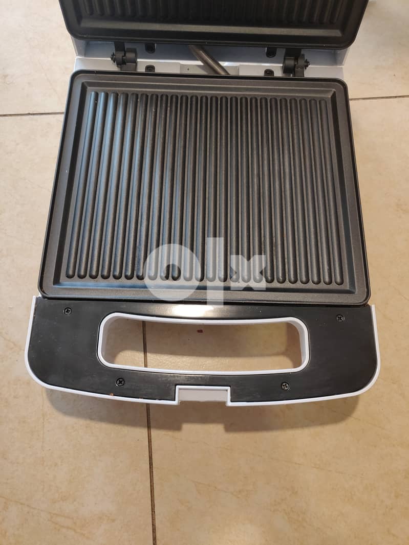 Geepas electric grill and sandwich maker 2