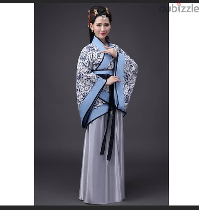 Chinese traditional dress with accessories 0