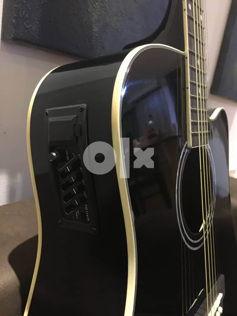 Acoustic Guitar with Built-in Preamp with 4-Band EQ 2