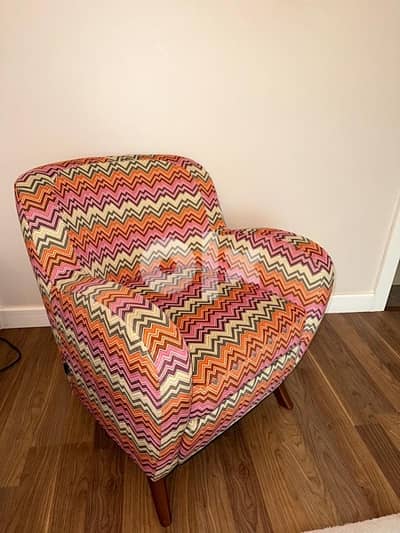 Rainbow Single Sofa - Unique and Comfortable (Excellent Condition)