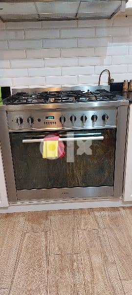 Indestit Oven