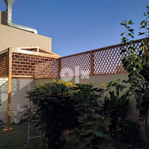 نجار بحريني متخصص في أعمال الحدائق و الاثاث المنزلي باستخدام خشب طبيعي 1