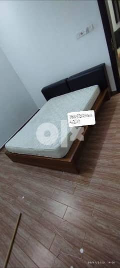 furniture  this is goid condition bed size is 150/200cm 0