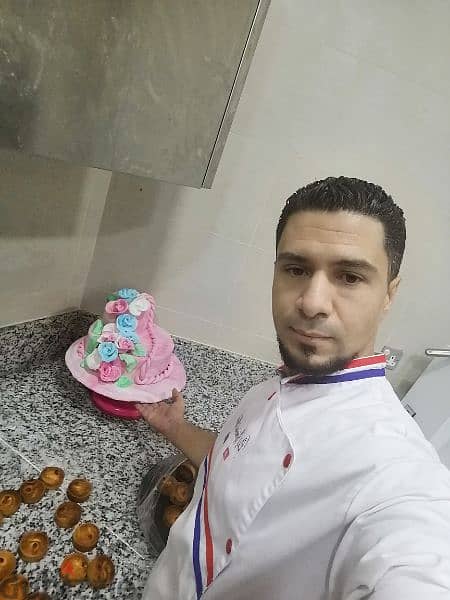 Tunisian nationality 24 years experience Pastry bakery sweet chef ( ma 7