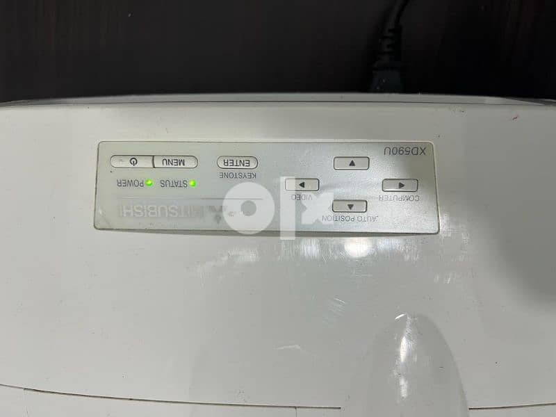 mitsubishi projector very good in condition urgent sale 5