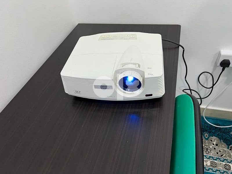 mitsubishi projector very good in condition urgent sale 6