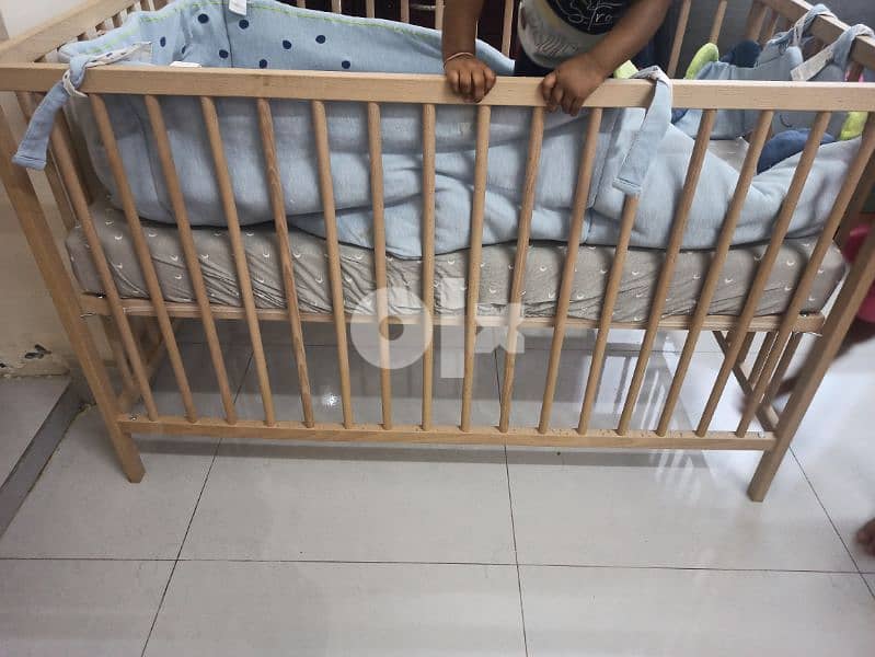 BABY BED WITH MATRESS &BUMPER 1