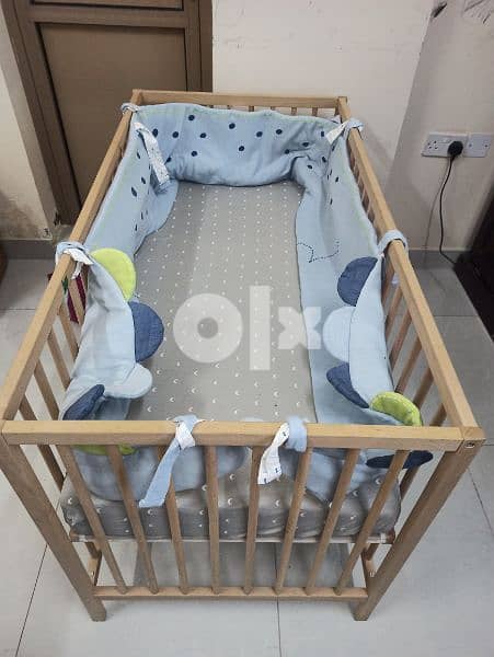 BABY BED WITH MATRESS &BUMPER 2